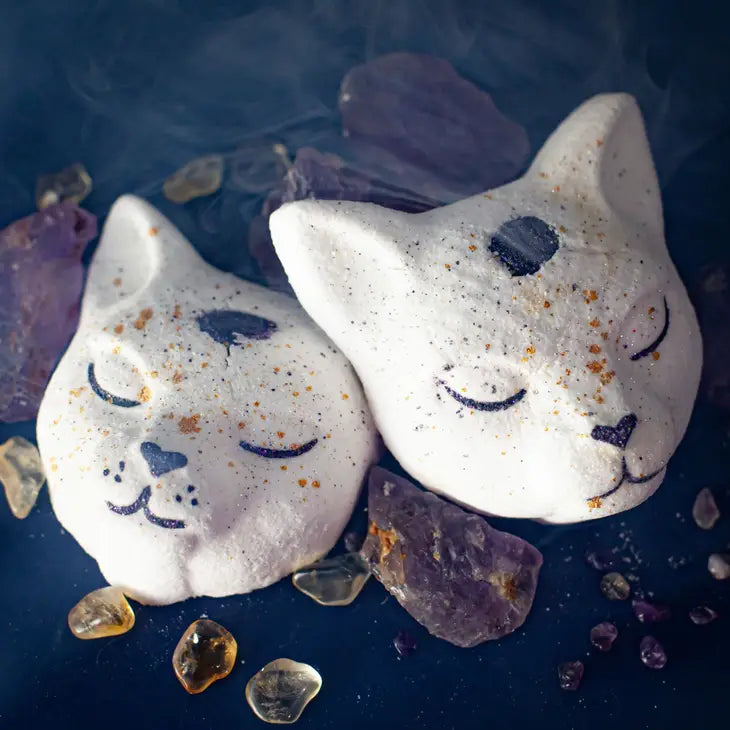 Moon kitty bath bomb